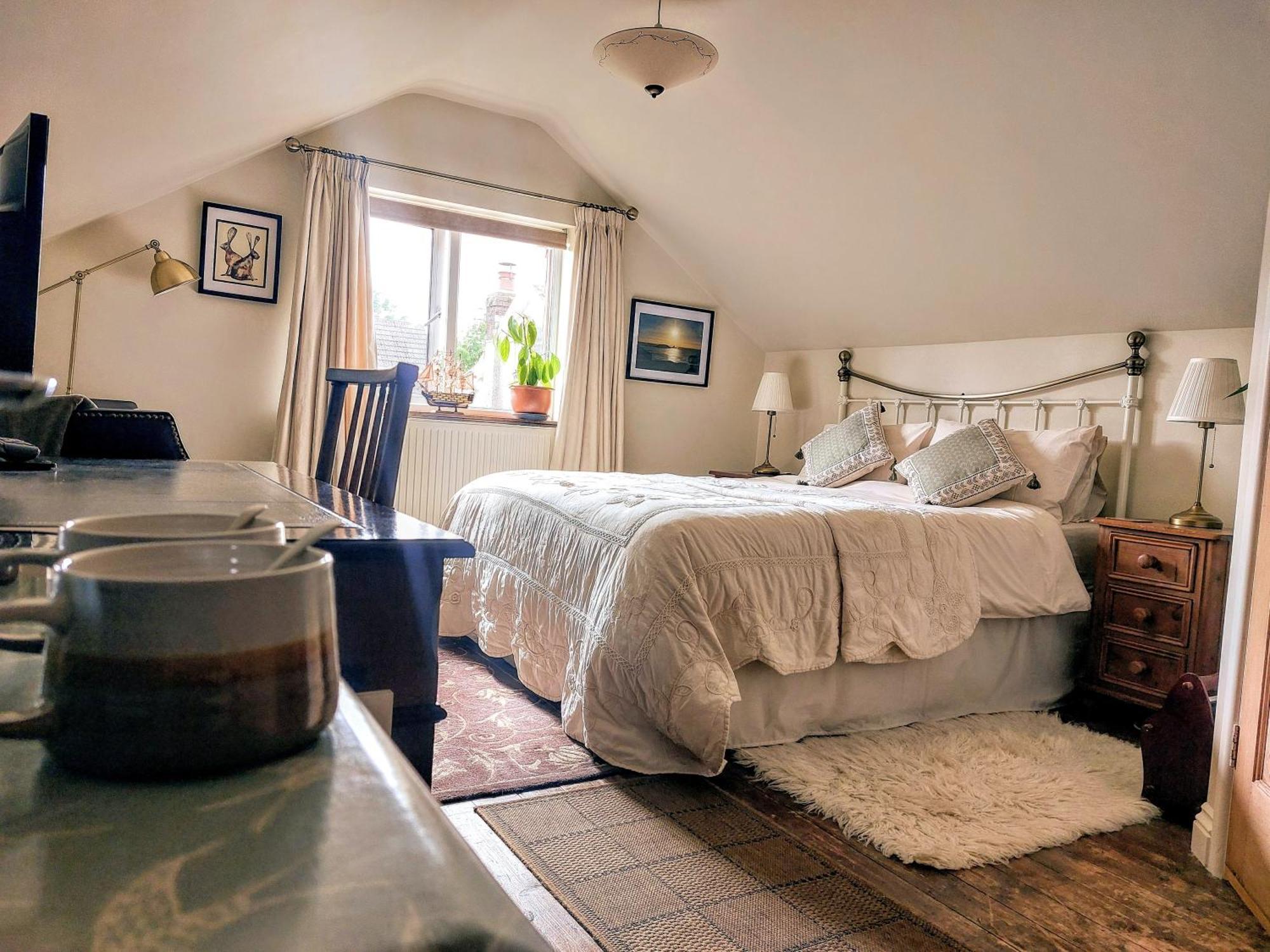 The Swallows - Kingsize Ensuite Bedroom And Private Garden Alloggio in famiglia Swansea